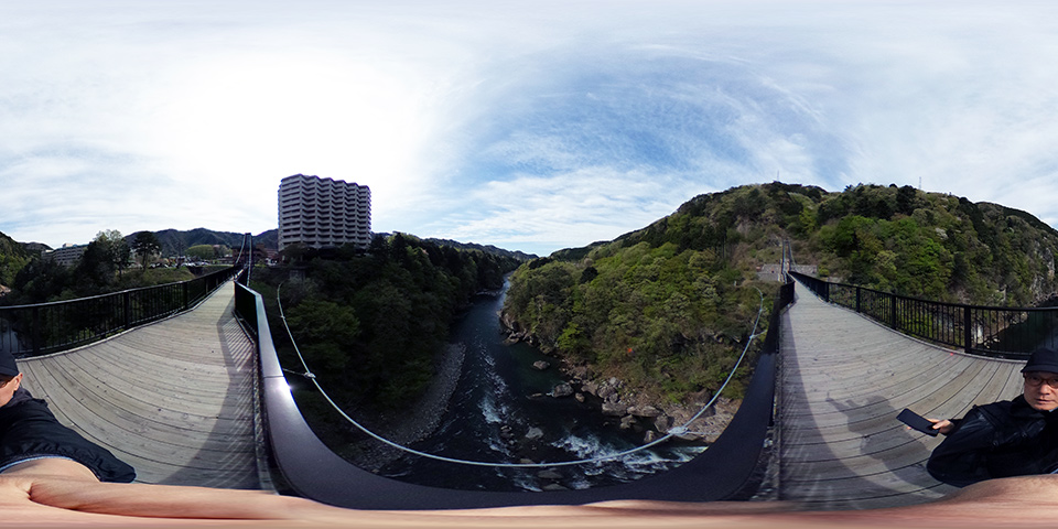 鬼怒楯岩大吊橋にて