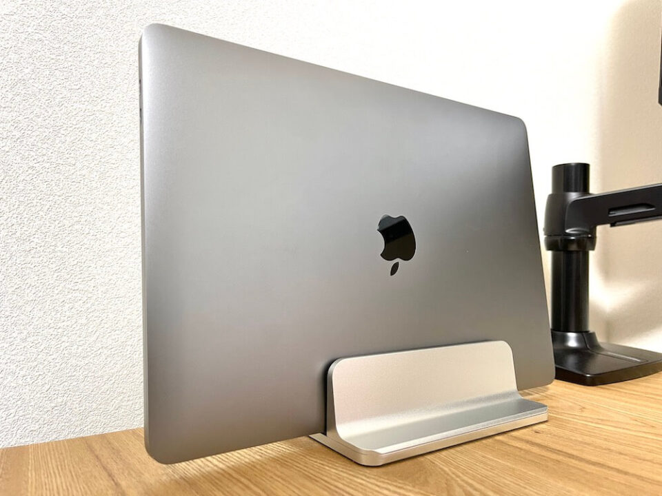 クラムシェルモードのMacBook