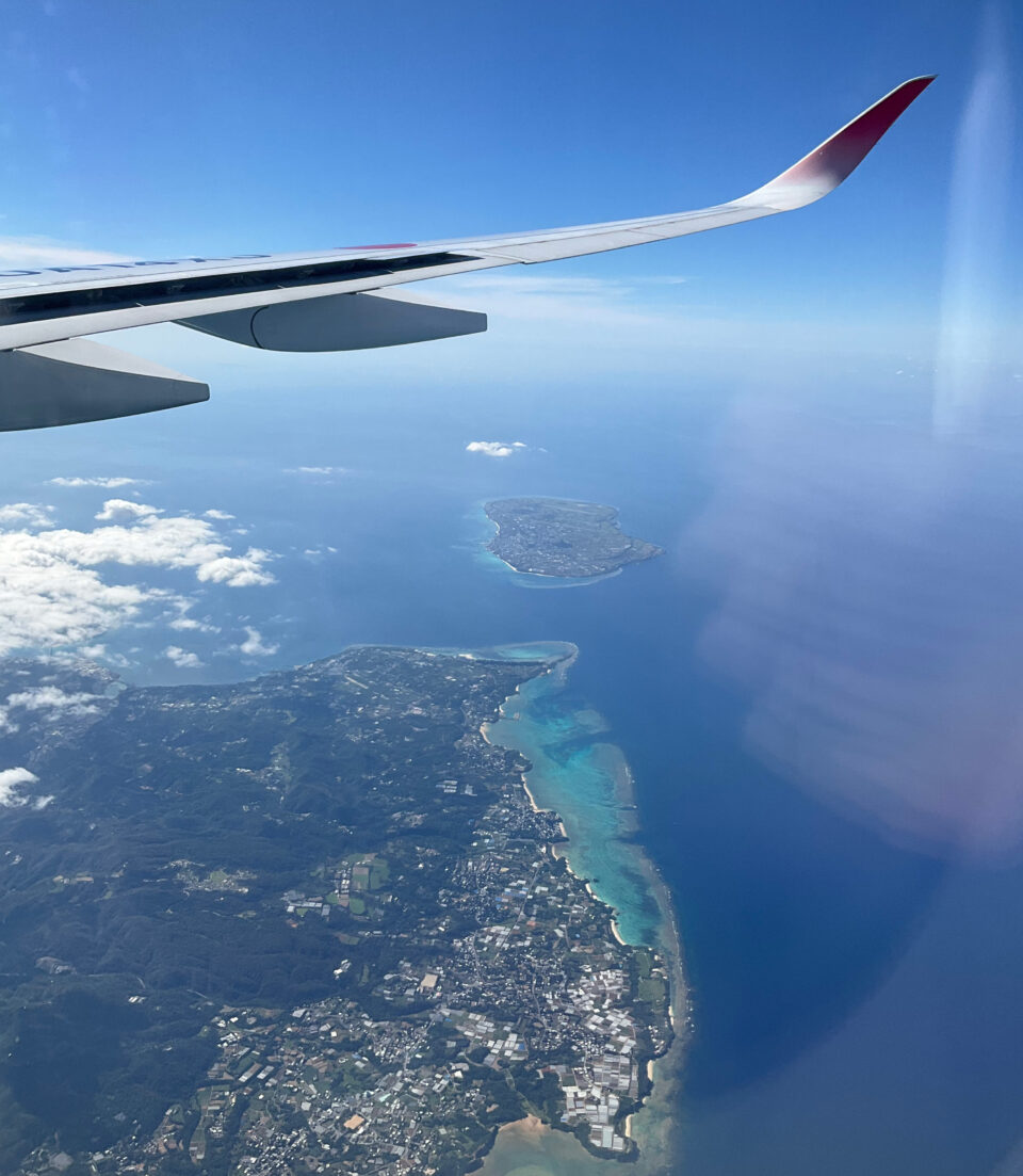 沖縄本島と伊江島。