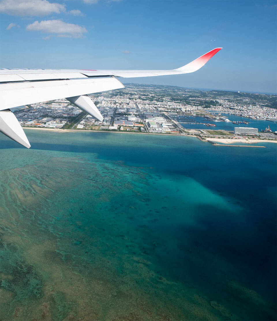 着陸直前に見える珊瑚の海