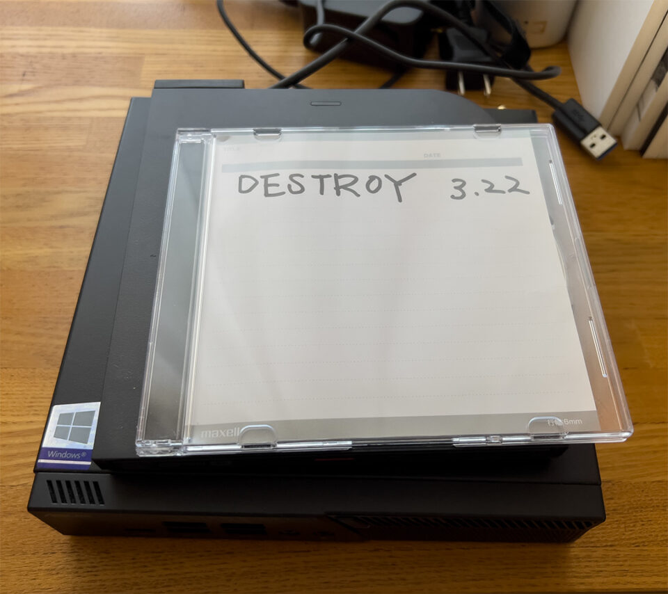 ASUSのミニPCとDESTROY
