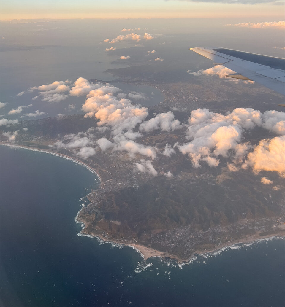 根本海水浴場とドンドン岩